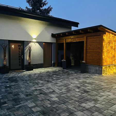 Vila Lemar Wellness & Spa Huncovce 외부 사진